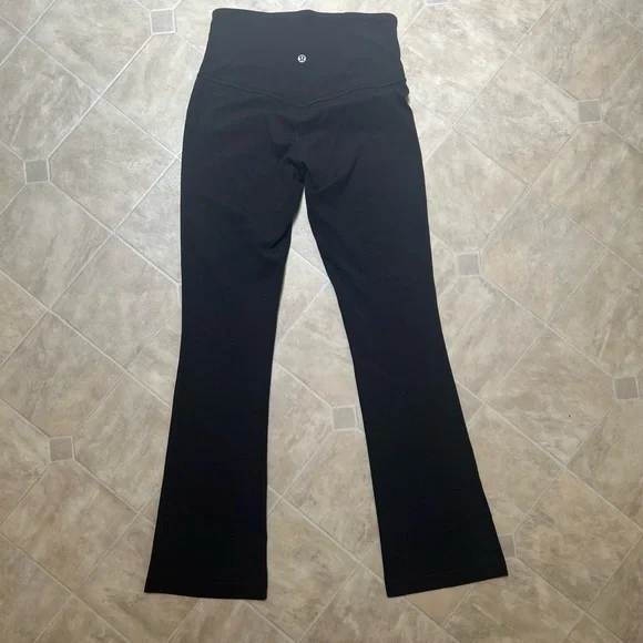 USED Authentic Lululemon High Rise Align Mini Flare Pants 28” Short in Black - Picture 3 of 4